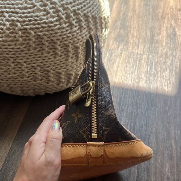 Louis Vuitton Alma PM - Picture 7 of 12